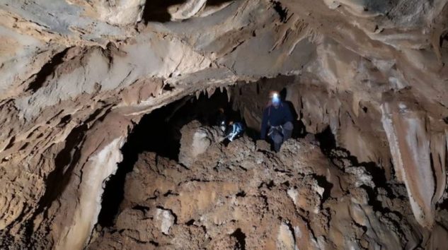 Dağcılar Sümbül Dağı’nda sarkıt ve dikitlerin olduğu mağara buldu